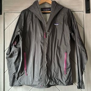 Patagonia hooded raincoat